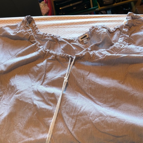 XL Kismet blouse , cute pinstripe grey and white top, gathered neck. - Picture 7 of 7